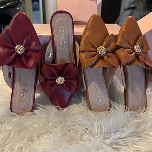 FLAT MULES ,SQUARE TOE FLAT MULES SIZE 7